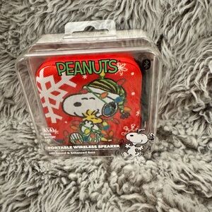 Peanuts Snoopy Wireless Speaker - Festive Red and Green